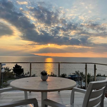Wave Apartments Saranda Bagian luar foto