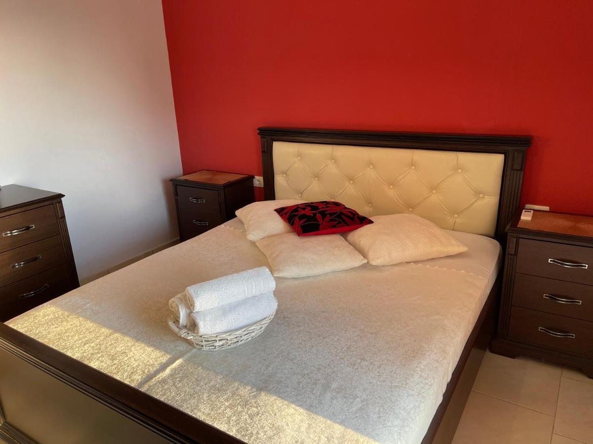 Wave Apartments Saranda Bagian luar foto