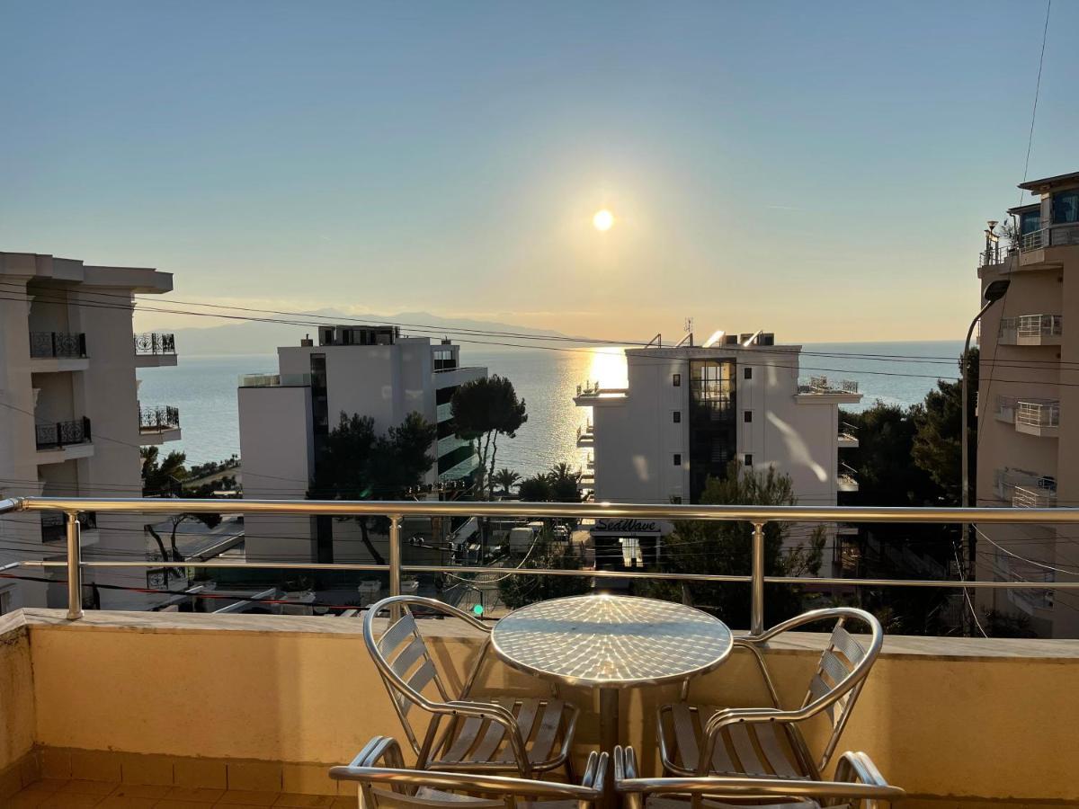 Wave Apartments Saranda Bagian luar foto
