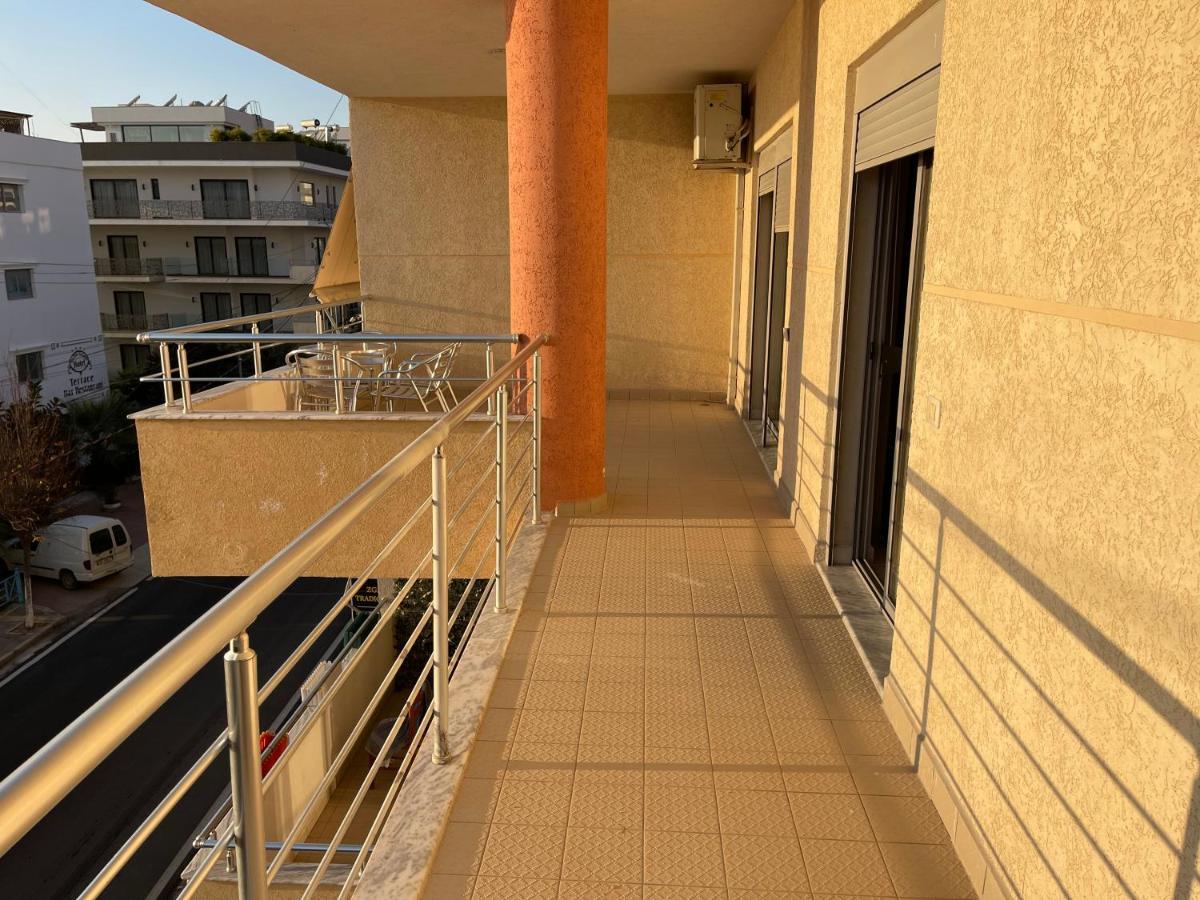 Wave Apartments Saranda Bagian luar foto
