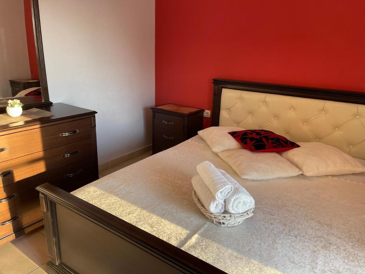 Wave Apartments Saranda Bagian luar foto