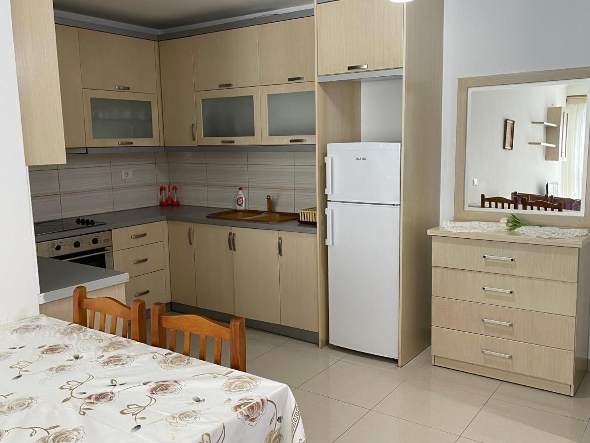 Wave Apartments Saranda Bagian luar foto