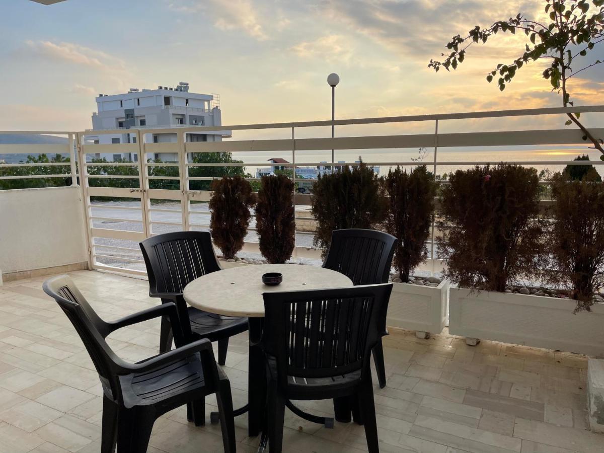 Wave Apartments Saranda Bagian luar foto