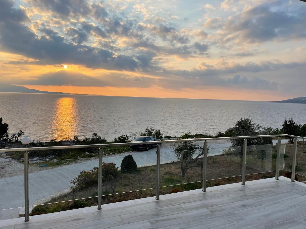 Wave Apartments Saranda Bagian luar foto