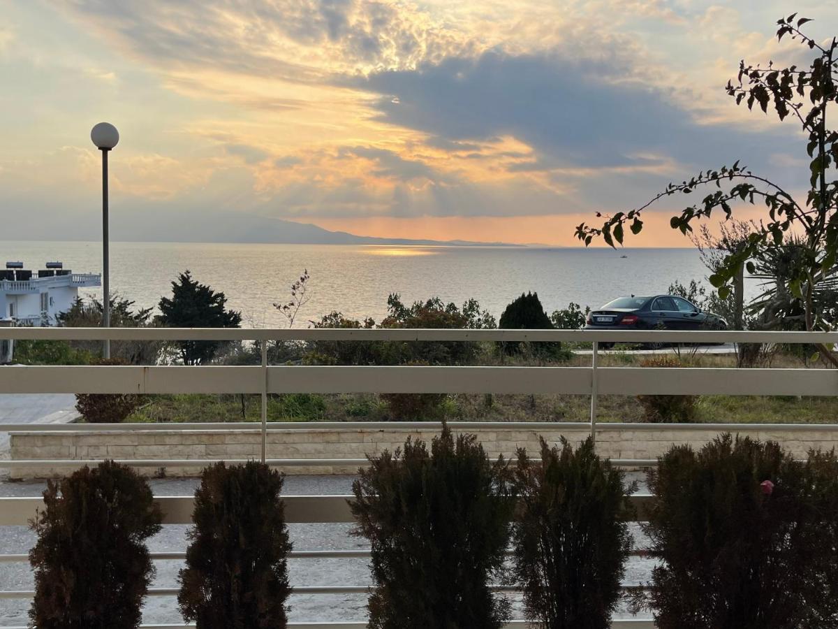 Wave Apartments Saranda Bagian luar foto