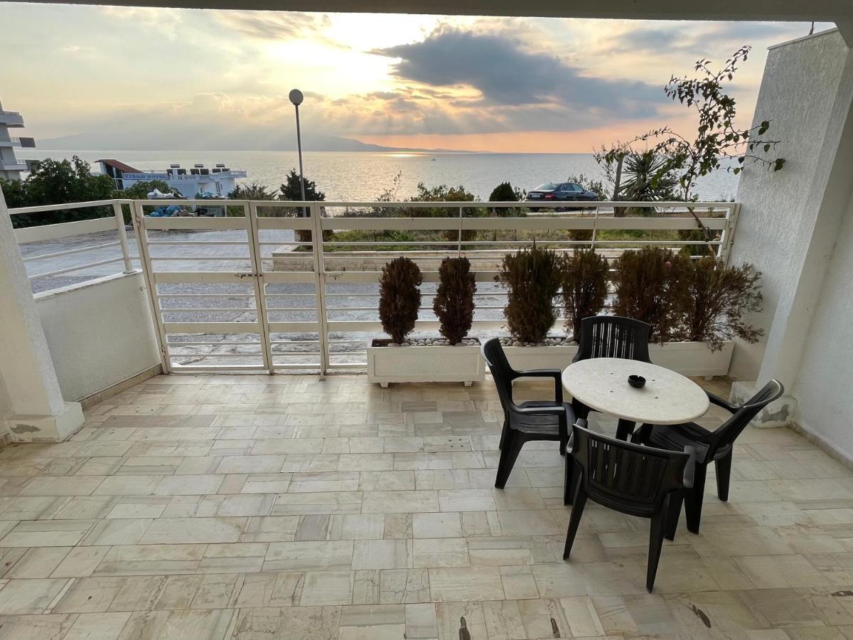 Wave Apartments Saranda Bagian luar foto