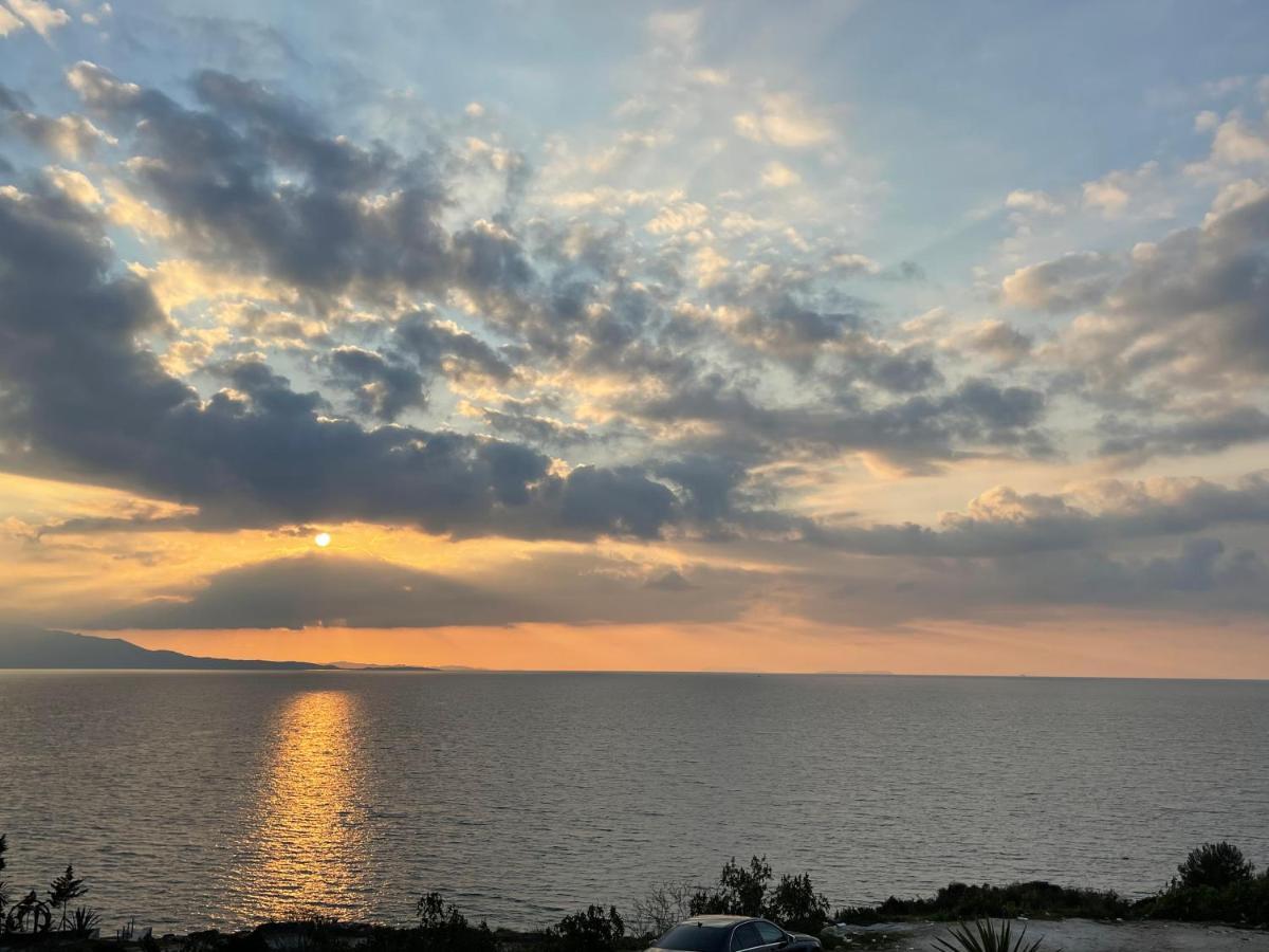 Wave Apartments Saranda Bagian luar foto