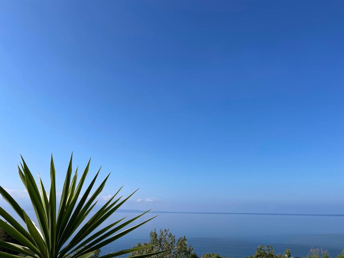 Wave Apartments Saranda Bagian luar foto
