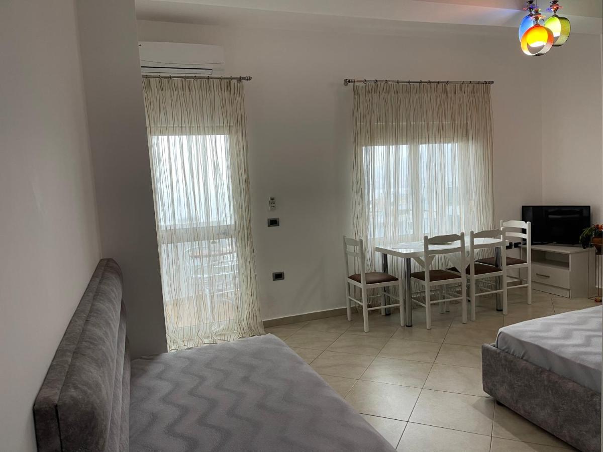 Wave Apartments Saranda Bagian luar foto