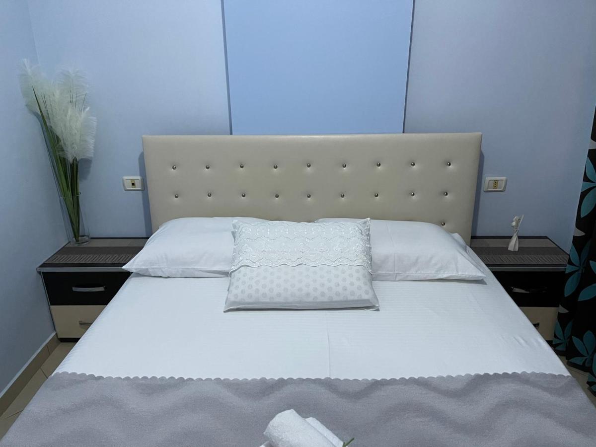 Wave Apartments Saranda Bagian luar foto