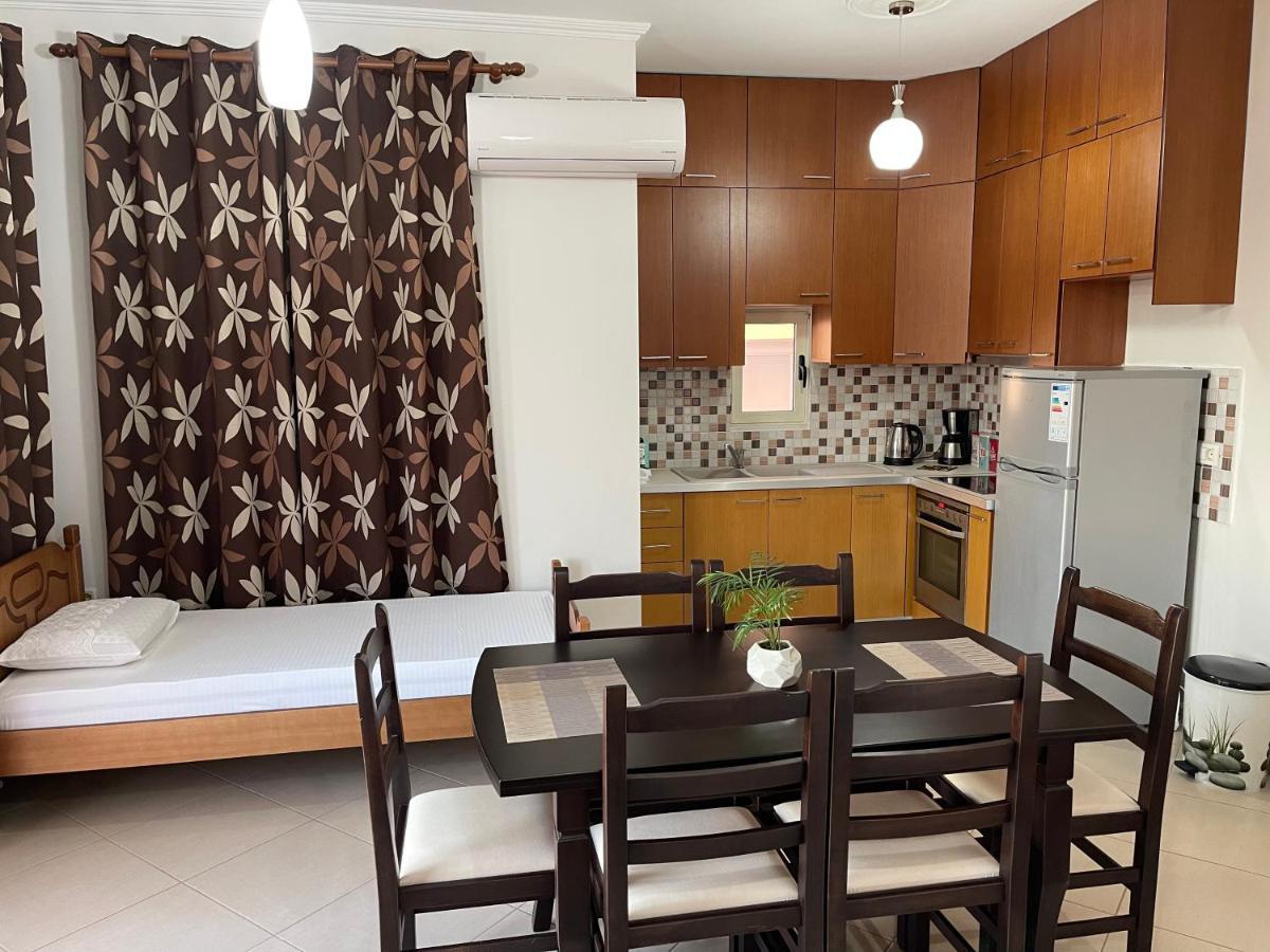 Wave Apartments Saranda Bagian luar foto