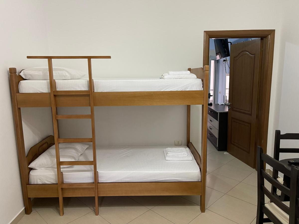 Wave Apartments Saranda Bagian luar foto